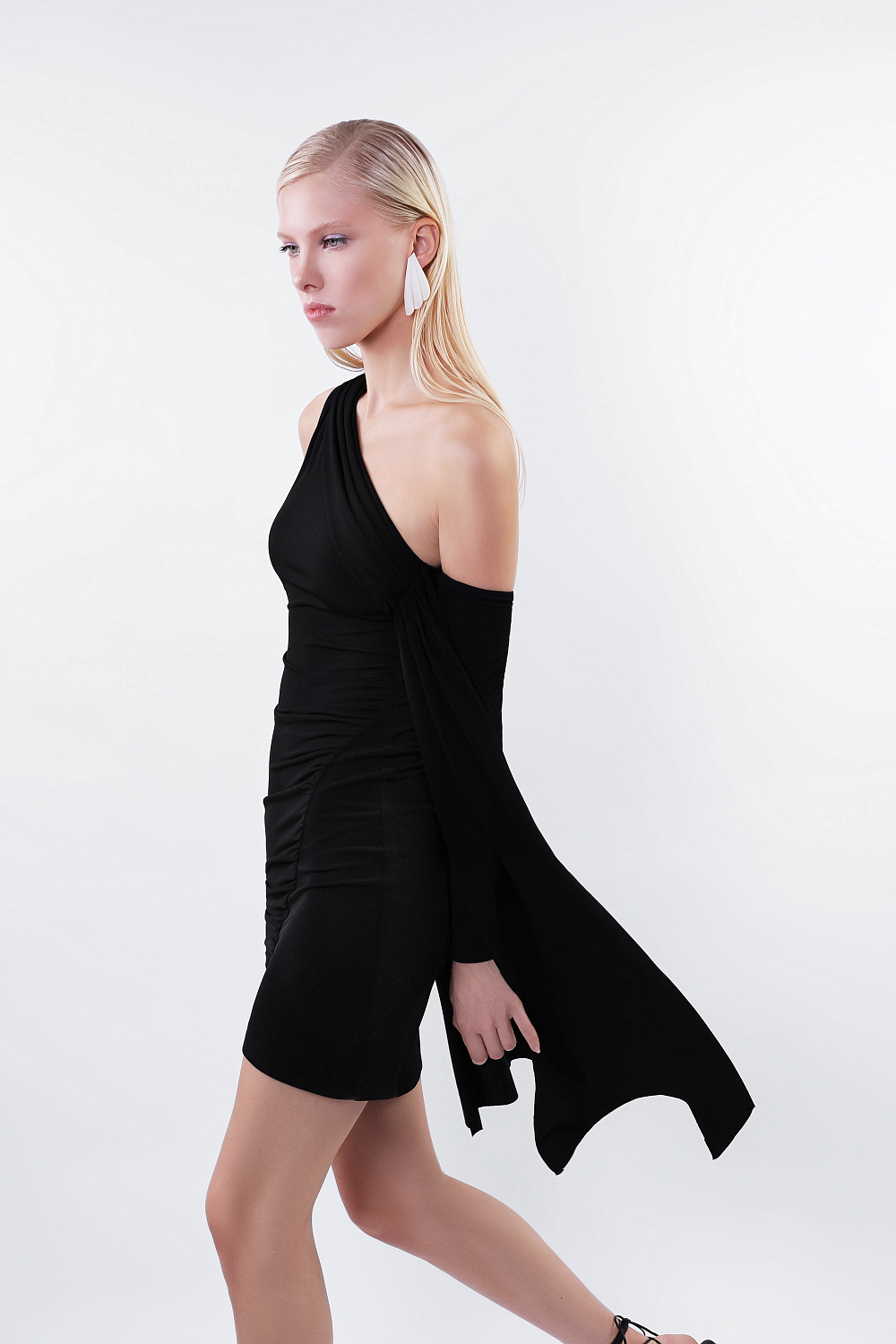 изображение Платье "Самая стильная на танцполе" черное
