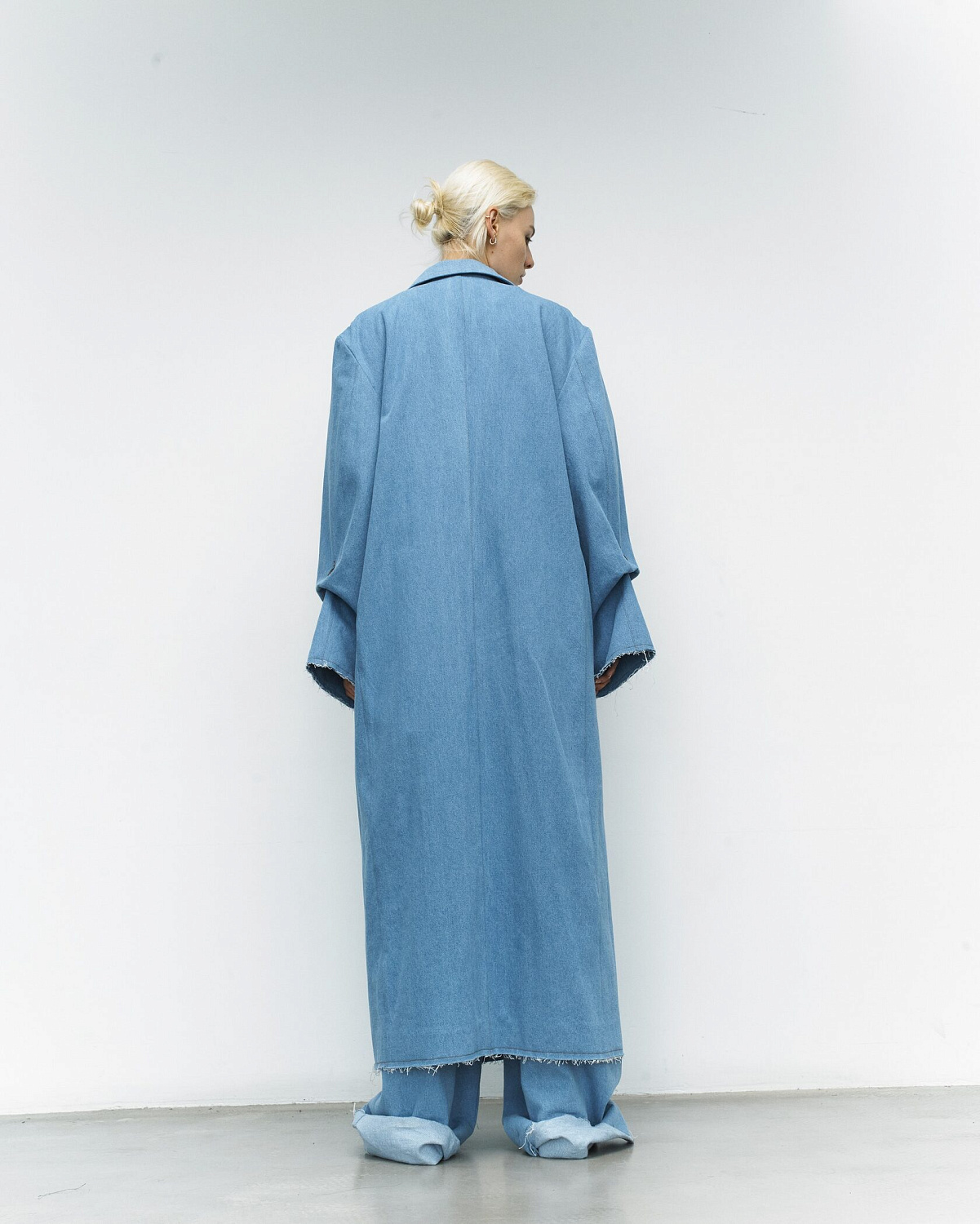 изображение Пальто двубортное из джинсы голубое